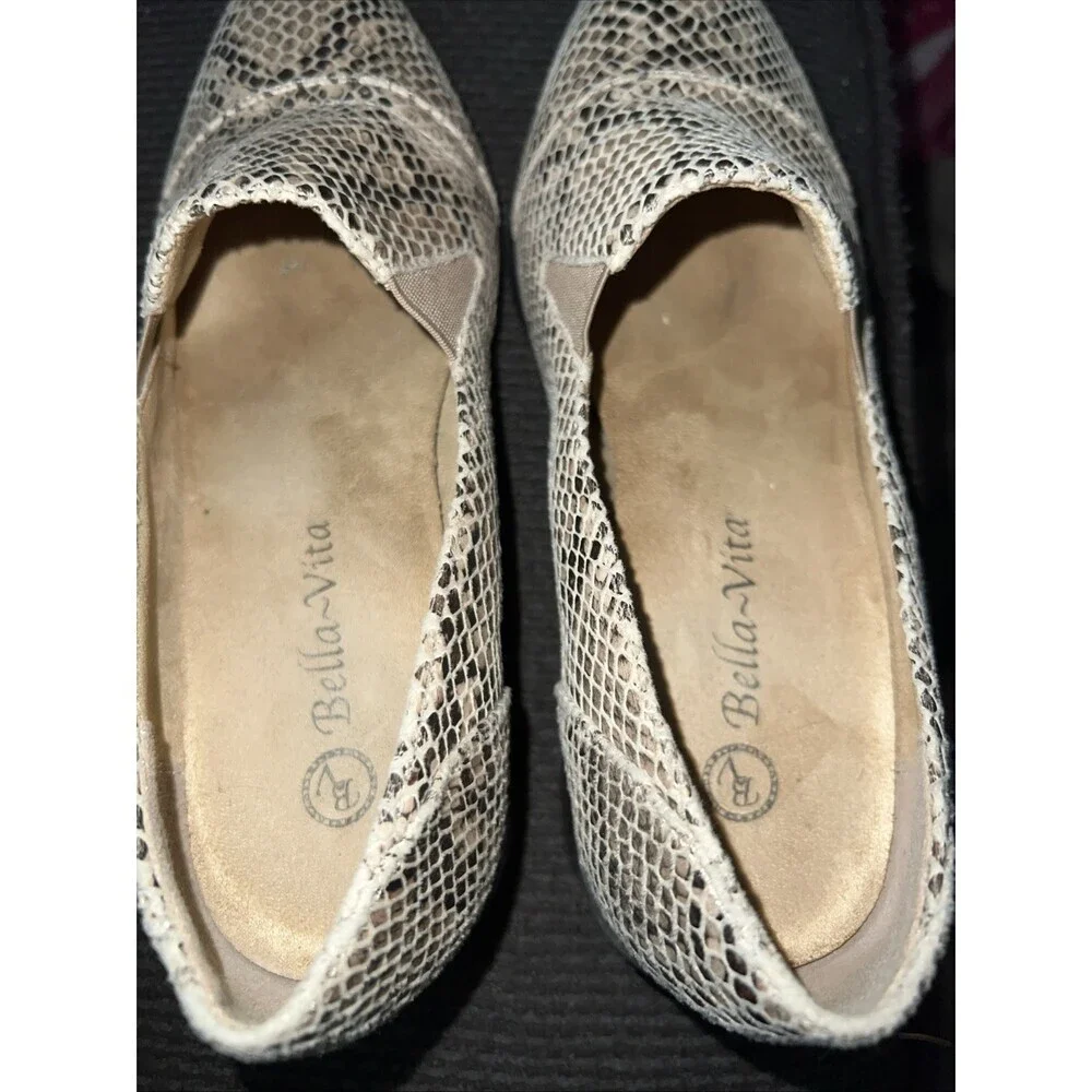 Bella Vita Ohara Faux Natural Snake Textured Fabric Upper Loafers Size 7.5M
